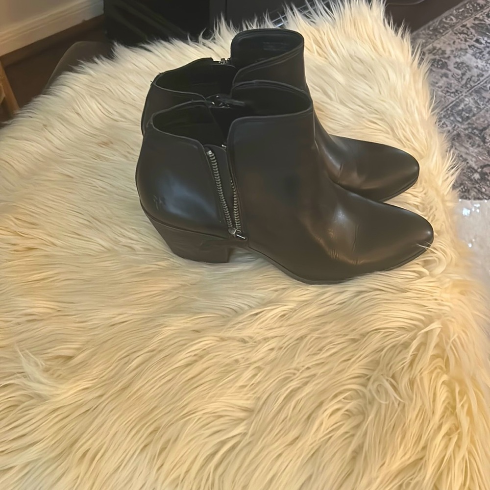 Frye Judith Black Leather Zip Booties women’s 8.5